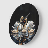 Swan Family on Black Lake Artwork Große Wanduhr (Winkel)