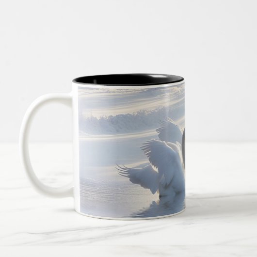 Swan in Snow Beautiful Zweifarbige Tasse (Links)
