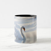 Swan in Snow Beautiful Zweifarbige Tasse (Mittel)