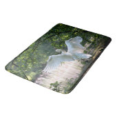 Swan mit Wings Spread Badematte (Schrägansicht)