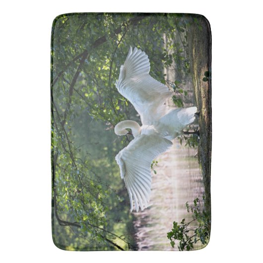 Swan mit Wings Spread Badematte (Vorderseite Vertikal)