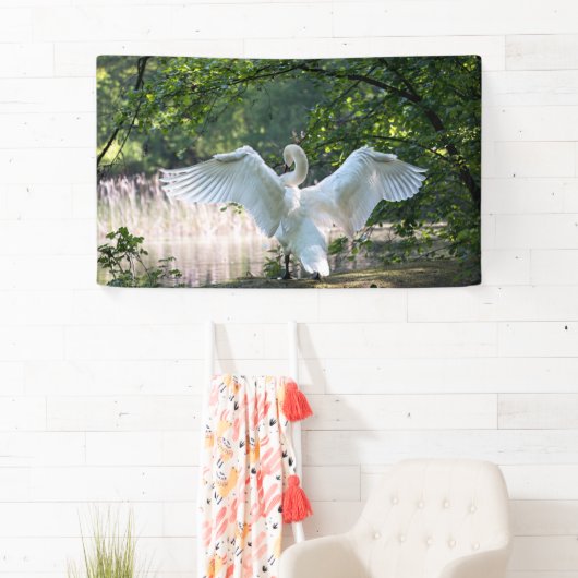 Swan mit Wings Spread Banner (Insitu)