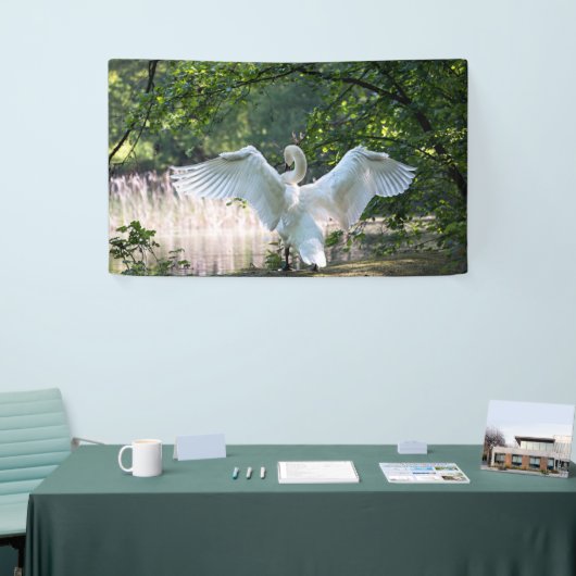 Swan mit Wings Spread Banner (Messeveranstaltung)