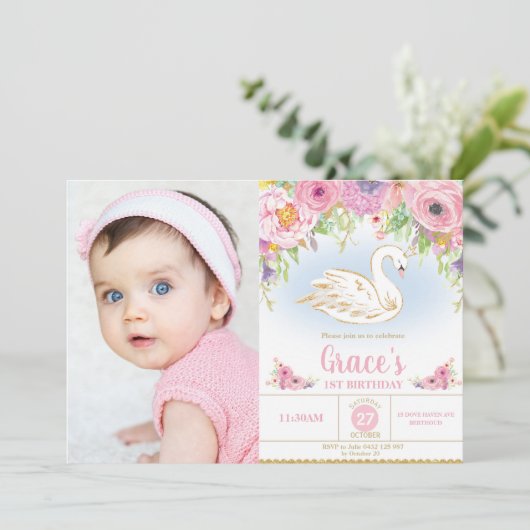 Swan Princess Birthday Floral Girl Foto Einladung (Stehend Vorderseite)