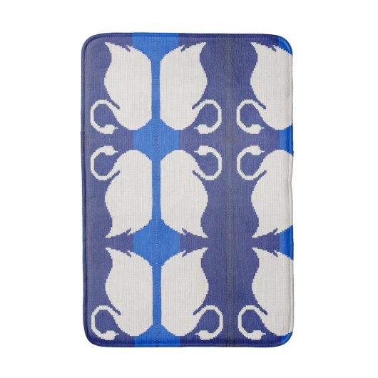 Swan Reflection in Blue Lake Artisan Crochet Print Badematte (Vorderseite Vertikal)