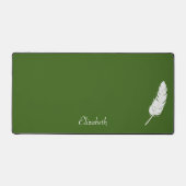 Swan White Feather & Script Calligrafy on Green Schreibtischunterlage (Vorderseite)