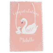 Swans Baby Showbird mit Crown Theme Peach Mittlere Geschenktüte (Vorderseite)