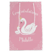 Swans Baby Showbird mit Crown Theme Pink Mittlere Geschenktüte (Rückseite)