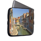 Swans in Canale, Burano Island, Venedig, Italien Laptopschutzhülle (Vorne Rechts)
