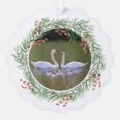 Swans in Pine & Holly Wreath Paper Ornament Card (Vorderseite)