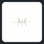 Swash-Script für Gold und Grau Quadratischer Aufkleber<br><div class="desc">Moderne Gold- und Gray Monogram Aufkleber. Combo-Schriftart. Swash. Einfach. Quadrat.</div>