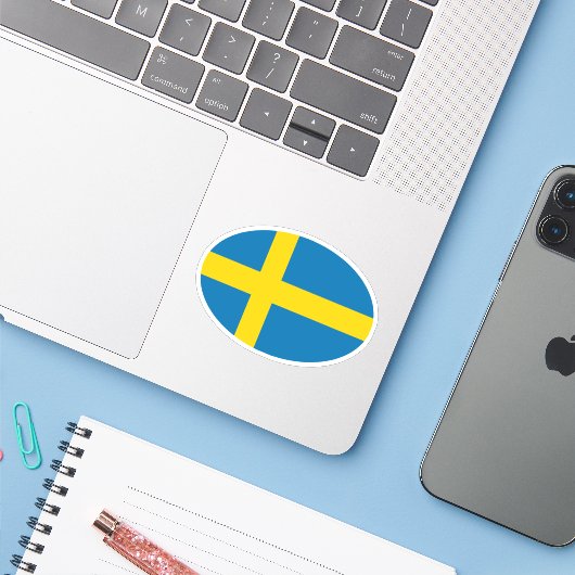 Sweden Flag Oval Aufkleber (Laptop mit iPhone)