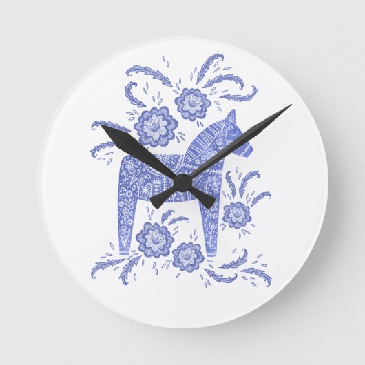 Swedish Dala Horse Blue and White Round Clock Runde Wanduhr (Vorderseite)