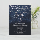 Sweet 16 16 16 blaue & silberne Funkelleuchten Einladung (Stehend Vorderseite)