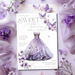 Sweet 16 16 Lila Lilac Floral Butterfliegen Einladung<br><div class="desc">Dieses exquisite Design zeichnet sich durch eine atemberaubende Aquarellbilderin eines wunderschönen lila Kleides aus, das elegant von einem flatternden lila Schmetterling umgeben ist, der mit silbernen Touchs geschmückt ist. Eleganz und Anmut strahlend, Set diese Einladung die Bühne für ein unvergessliches Fest. Ob Sie ein anspruchsvolles Abendessen, eine Gartensoiree oder einen...</div>