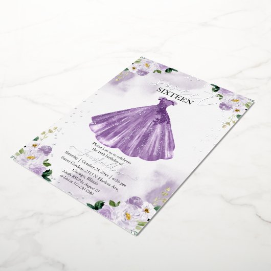 Sweet 16 Aquarell Blume Kleid Lila Silber Folieneinladung (Gedreht)