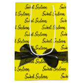 Sweet 16 Birthday Bow on Yellow Mittlere Geschenktüte (Rückseite)
