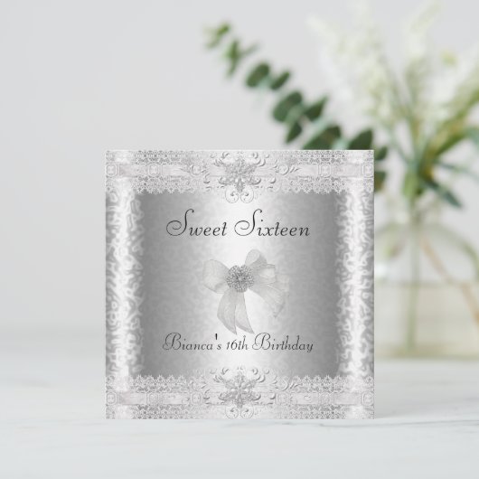 Sweet 16 Birthday Elegant Silver White Floral 2 Einladung (Stehend Vorderseite)