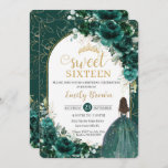 Sweet 16 Birthday Emerald Green Floral Princess Einladung<br><div class="desc">Personalisieren Sie diese schöne Sweet 16 / quinceañera / Geburtstagseinladung mit eigener Formulierung einfach und schnell,  einfach drücken Sie die Schaltfläche Anpassen,  um den Stil und die Platzierung des Textes weiter zu ordnen und zu formatieren. Passende Artikel im Shop erhältlich! c) Das glückliche Cat Studio</div>