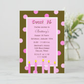 Sweet 16 Birthday Invitation — Pink Polka Dots Einladung (Stehend Vorderseite)