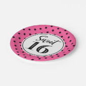 Sweet 16 Birthday Party Pink Schwarz-weiß Dots Pappteller (Schrägansicht)