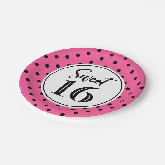 Sweet 16 Birthday Party Pink Schwarz-weiß Dots Pappteller (Schrägansicht)