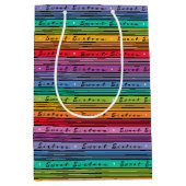 Sweet 16 Birthday Rainbow Stripes Mittlere Geschenktüte (Vorderseite)
