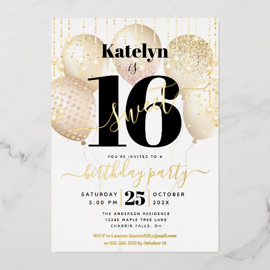Sweet 16 Birthday Script Balloons White Real Gold Folieneinladung (Vorderseite)