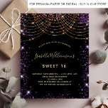 Sweet 16 Black lila Gold Einladung Flyer<br><div class="desc">Bitte beachten Sie, dass diese Einladung auf Flyer Papier und sehr dünn ist. Umschläge sind nicht enthalten. Für dickere Einladungen (gleiche Gestaltung) besuchen Sie bitte unseren Shop. Für einen eleganten Sweet 16, 16. Geburtstag. Ein stilvoller schwarzer Hintergrund. Dekoriert mit lila Imitate Gold Glitzer, Glitzern und goldfarbenen Lichtsaiten. Personalisieren und fügen...</div>