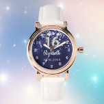 Sweet 16 blaue Sterne Armbanduhr<br><div class="desc">Ein süßes 16 Geschenk. Eine marineblau Hintergrundfarbe mit Imitaten silbernen Sternen. Die blaue Farbe ist ungleichmäßig. Fügen Sie einen Namen, ein Datum hinzu.</div>