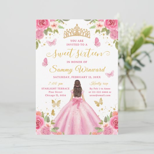 Sweet 16 Blush Pink Princess Brunette Girl Einladung (Stehend Vorderseite)