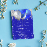 Sweet 16 königsblaue Silberballons Luxus-Glitzer Einladung<br><div class="desc">Ein königlich blauer Hintergrund. Dekoriert mit Imitaten silberne Glitzer Tropfen malen Tropflook,  Glitzern und Ballons. Personalisieren und fügen Sie einen Namen und Party Details hinzu. Der Name wird mit einem handgeschriebenen Stilskript geschrieben.</div>
