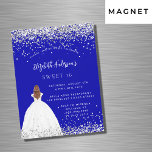 Sweet 16 königsblauen Glitzer Luxus Magneteinladung<br><div class="desc">Eine moderne,  stilvolle und glamouröse magnetische Einladung für eine süße 16.,  16. Geburtstagsparty. Ein königsblauer Hintergrund mit Imitaten Glitzer Glitzern,  ein Mädchen mit einem Kugelkopf. Der Name ist mit einem modernen handgeschriebenen Stilskript geschrieben. Personalisieren Sie Ihre Party-Daten und fügen Sie sie hinzu.</div>