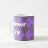Sweet 16 Lila Diamond Pattern Celebration Kaffeetasse (Vorderseite Links)