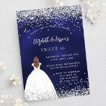 Sweet 16 Marineblau, weißes Glitzer Einladungspostkarte<br><div class="desc">Eine moderne,  stilvolle und glamouröse Einladung zu einer Sweet 16. Geburtstagsfeier. Ein marineblauer Hintergrund mit Imitaten Glitzer,  Glitzern,  ein Mädchen mit einem Kugelkrug. Die blaue Farbe ist ungleichmäßig. Der Name ist mit einem modernen handgeschriebenen Stilskript geschrieben. Personalisieren Sie Ihre Party-Daten und fügen Sie sie hinzu.</div>