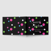 Sweet 16 Neon glühen in den dunklen Polka-Dots des Gästebuch (Voll)