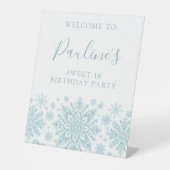 Sweet 16 Party Blue White Snowflake Willkommen Sockelschild (Vorderseite)
