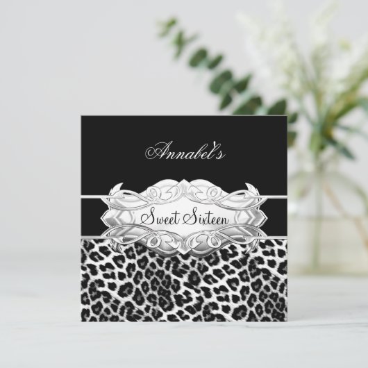 Sweet 16 Party Elegant Schwarz-weiß Leopard Einladung (Stehend Vorderseite)