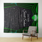 Sweet 16 Princess Crown Green Curtain Black Glitte Wandteppich (Beispiel (Horizontal))