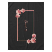 Sweet 16 rosa Blütenblüte auf schwarz Tischdecke (Vorderseite)