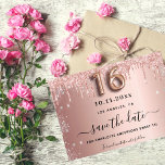 Sweet 16 Rose Gold Glitzer Foto Save The Date<br><div class="desc">Ein modernes und elegantes Save the Date für einen süßen 16. Rose goldener Hintergrund,  verziert mit Rose Gold Imitate Glitzer Tropfen. Personalisieren und fügen Sie Datum und Namen hinzu. Der Text: Save the Date wird mit einem angesagten,  handgeschriebenen Style-Skript mit Swashes geschrieben.</div>