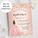 Sweet 16 Rose Gold Glitzer Kleid Party Einladung<br><div class="desc">Eine moderne,  stilvolle und glamouröse Einladung zu einer Sweet 16. Geburtstagsfeier. Eine Rose goldener Hintergrund mit Imitaten goldenen Glitzer Staub,  ein Mädchen mit einem Kugelkrug. Der Name ist mit einem modernen handgeschriebenen Stilskript geschrieben. Personalisieren Sie Ihre Party-Daten und fügen Sie sie hinzu.</div>