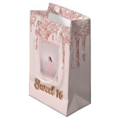 Sweet 16 Rose Gold Glitzer Tropfen Foto Kleine Geschenktüte (Vorderseite Schrägansicht)