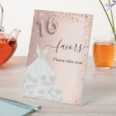 Sweet 16 Rose Gold Kleid Gastgeschenke Sockelschild (In Situ)