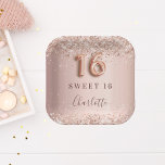 Sweet 16 Rose Goldrot Glitzer Name elegant Pappteller<br><div class="desc">Elegant,  klassisch,  glamourös und mädchenhaft für eine süße 16. Geburtstagsfeier. Rose Gold und Farbverlauf. Dekoriert mit Rose Gold,  Imitat Glitzer,  Glitzern. Personalisieren und einen Namen hinzufügen. Der Name ist mit einem modernen,  dunklen Rose gefärbten Handschrift geschrieben. Nummer 16 wird mit einem Schriftart im Ballonstil geschrieben.</div>