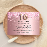 Sweet 16 rot-rosa Glitzer glamourös Save The Date<br><div class="desc">Eine gmädchenhafte und trendige Save the Date-Karte für eine Sweet 16, 16. Geburtstagsfeier. Rosa Farbverlaufshintergrund mit rosa Imitaten Glitzer Staub. Personalisieren und fügen Sie Datum und Namen/Text hinzu. Der Text: Save the Date wird mit einem großen angesagten, handgeschriebenen Stilskript mit Swashes geschrieben. Nummer 16 mit einer Rose goldfarbenen Ballon Stil...</div>