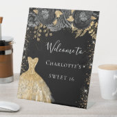 Sweet 16 Schwarz Gold Kleid Blumenempfang Sockelschild (In Situ)