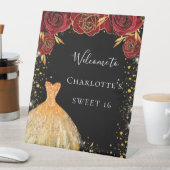 Sweet 16 Schwarz Gold Kleid Rot Blumenempfang Sockelschild (In Situ)