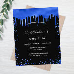 Sweet 16 Schwarz-Königsblau-Haushaltseinladung Flyer<br><div class="desc">Bitte beachten Sie, dass diese Einladung auf Flyer Papier und sehr dünn ist. Umschläge sind nicht enthalten. Für dickere Einladungen (gleiche Gestaltung) besuchen Sie bitte unseren Shop. Eine mädchenhafte und trendige Sweet 16, 16. Geburtstagsfeier. vorne: Ein schicker schwarzer Hintergrund. Dekoriert mit königsblauen Imitaten Glitzer Tropfen, Farbe Tropflook. Personalisieren und fügen...</div>