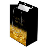 Sweet 16 schwarze goldene Bogen eleganter Name Mittlere Geschenktüte (Vorderseite Schrägansicht)
